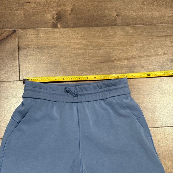 Lululemon Women's Softstreme High-Rise Short 4" Oasis Blue size 4 EUC - Picture 3 of 8